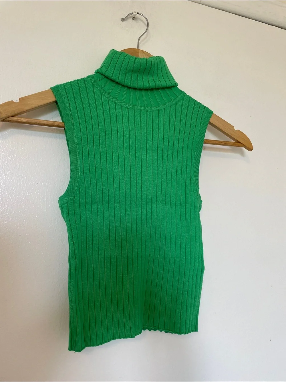 ZARA Sleeveless Ribbed Turtleneck Sweater Tank in Green - Picture 3 of 5